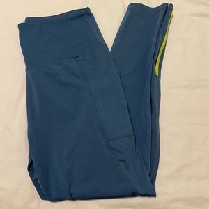 Blue workout leggings with pockets and zippers- Size L